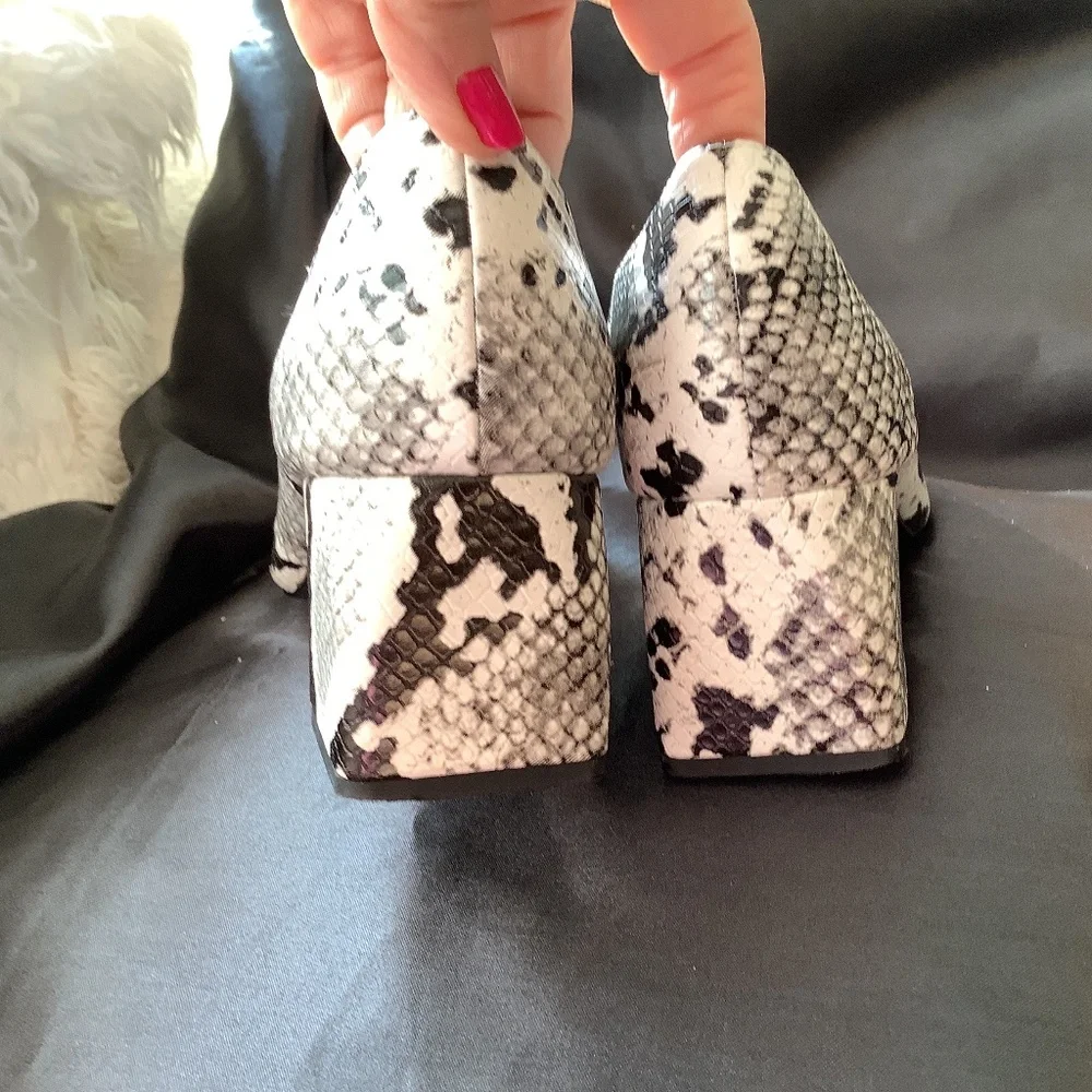 EUC Zara black white‎ snakeskin  print black heels